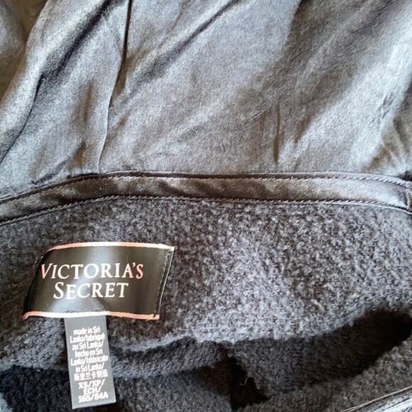 Victoria's Secret Cropped V-Neck Hoodie, Size XS, Black Pullover Sweatshirt - Picture 7 of 7
